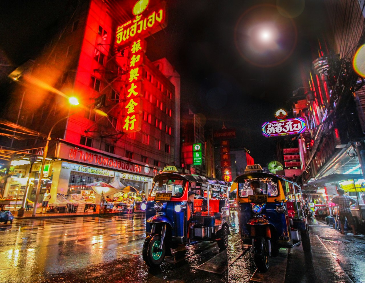 ทิวทัศน์กรุงเทพฯ บริเวณใกล้สำนักงานบรรณาธิการ